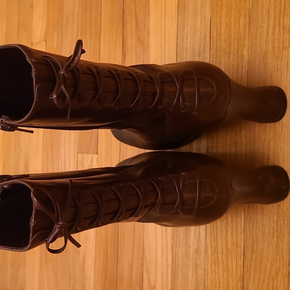 Brown Platform Heeled Boots 10 - Picture 2 of 3